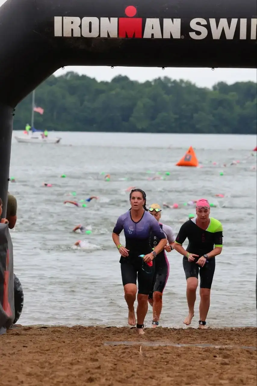 Solos Concept Israman athletes celebrating a race finish